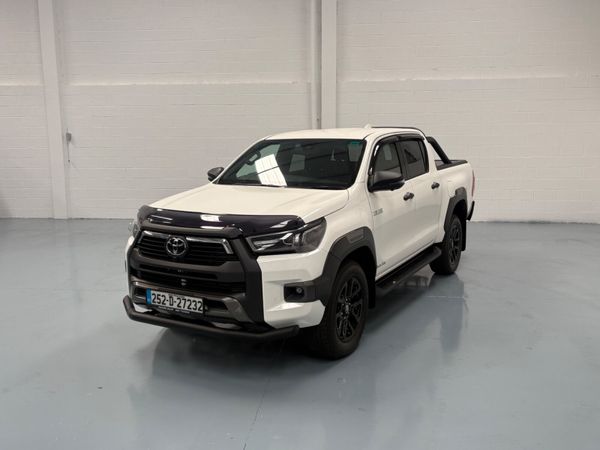 252 Toyota Hilux  InvincibleX 2.8 Auto - Main image
