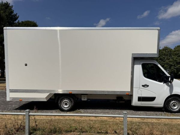 2021 Nissan NV400 Luton Box Van - Main image