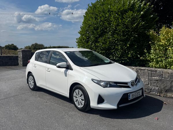 Toyota Auris 2015 - Main image