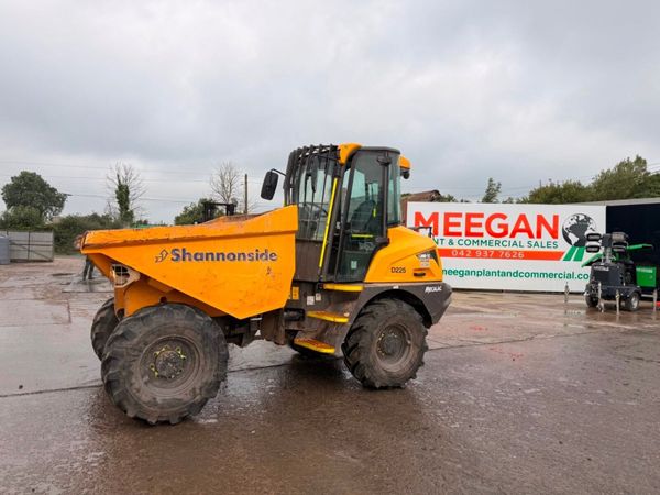 2022 cabbed 6 ton dumper.... 700 hours. - Main image