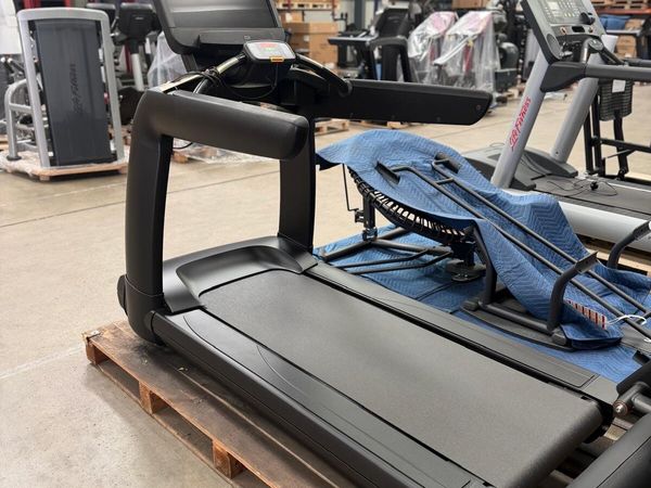 Lifefitness 95T SE3 treadmill Fully Refurbished - Main image