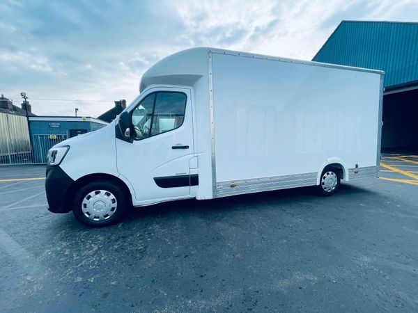 2021 Renault Master Luton Low Loader Van - Main image