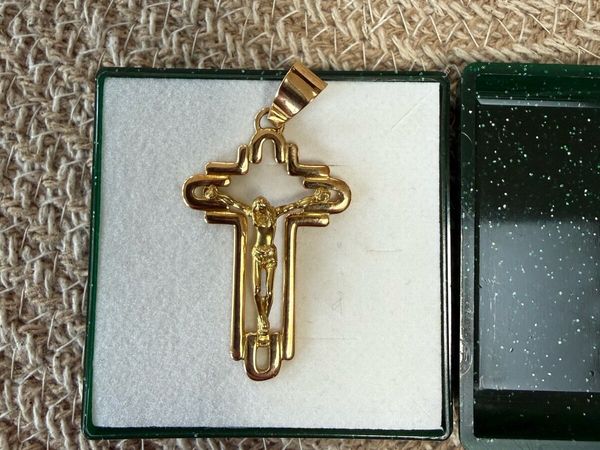 18ct Gold Crucifix - Main image
