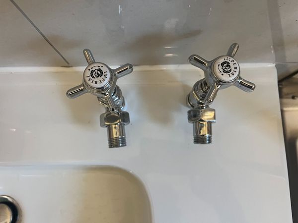 Traditional crosshead valves - Main image
