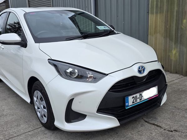 211 TOYOTA YARIS HYBRID - Main image