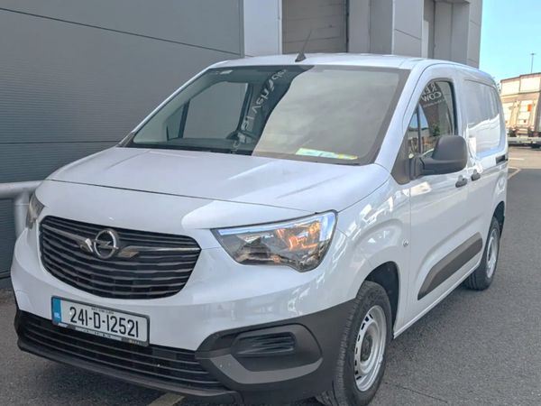 Opel Combo 3 seats - Low Km & Full History - Main image