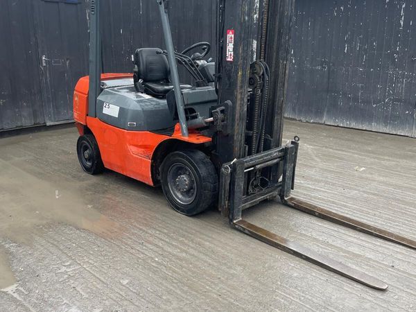 Toyota Diesel Forklift – 2.5 Tonne, Triplex Mast - Main image
