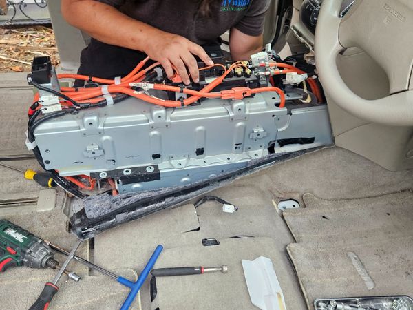 Toyota Estima Hybrid Battery Replacement - Main image