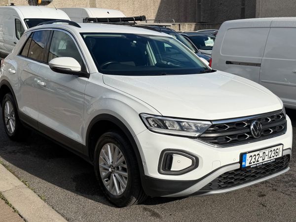 232 Volkswagen T-Roc Commercial - Main image
