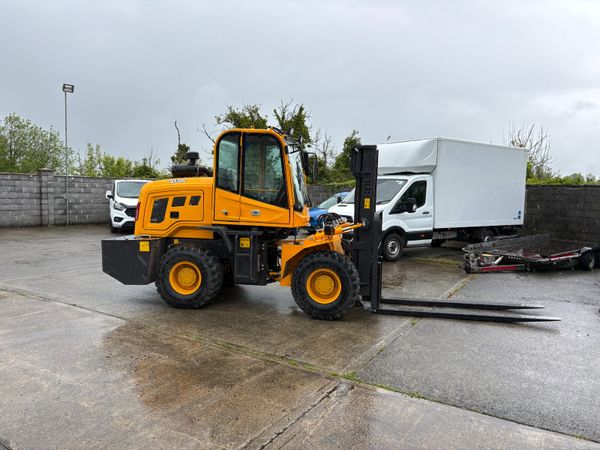 3.5 Ton 4 x 4 Rough Terrain Fork lift.. New/Unused - Main image