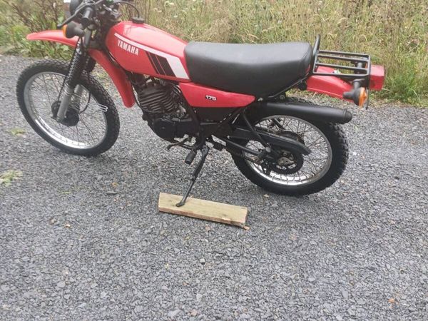 Yamaha DT 175 Original Red TAX 9/27  1979 - Main image
