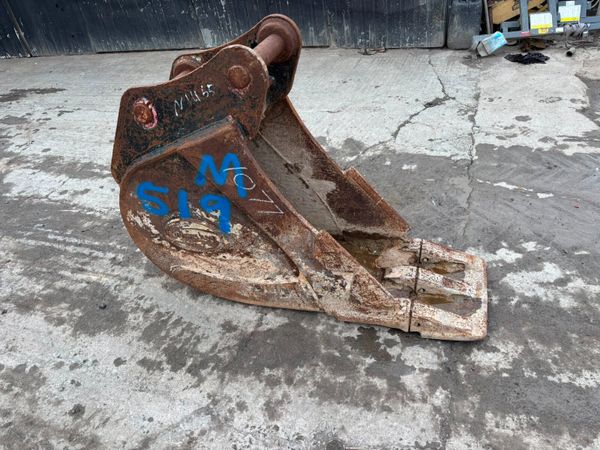 13T Excavator digging bucket 12" Bucket - Main image