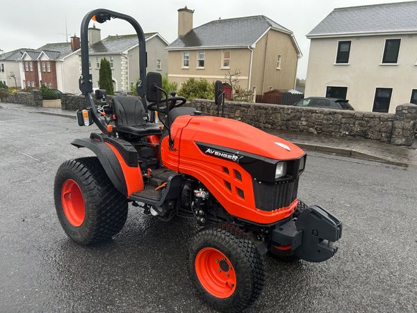 New Avenger 26 HST Compact Tractor - Main image