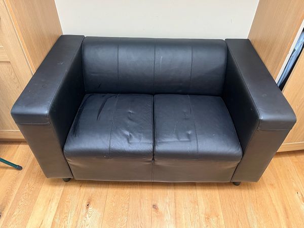 Free two-seater leather couch - Main image