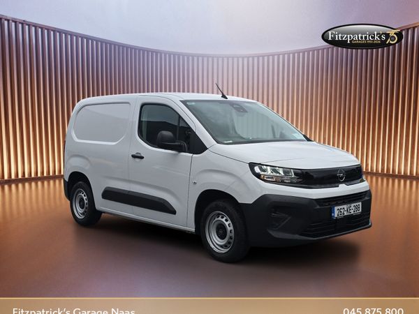 Opel Combo Komfort L1H1 1.5d Demo with 3.9% Financ - Main image
