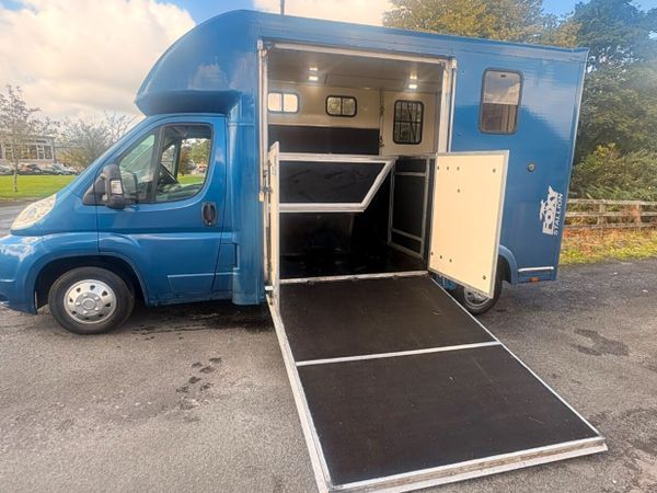 Ni registered Horse lorry - Main image