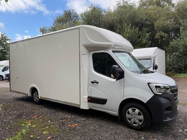 2022 Renault Master Luton Low Loader Van - Main image