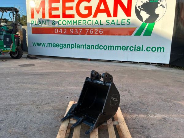 New / unused 18"  JCB  bucket......35mm pins...... - Main image