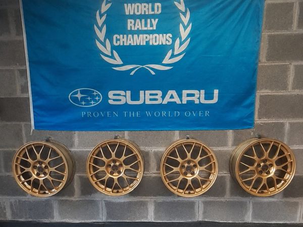 Genuine subaru impreza 22b center caps - Main image