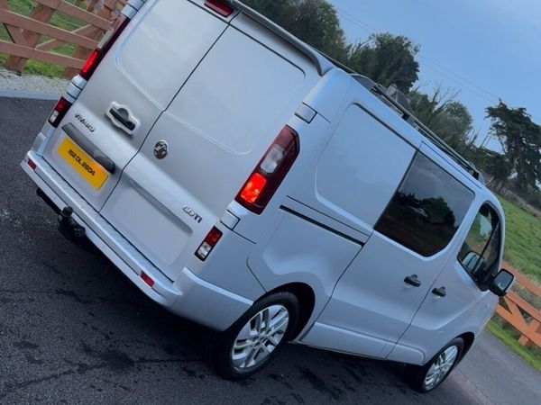 Vauxhall Vivaro CrewCab *Price Drop* - Main image