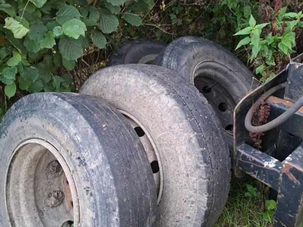Wheels and tyres 9.5 R17.5 / Ag dispenser/ Cummins - Main image
