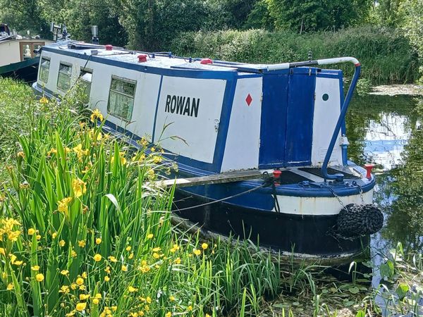 Narrowboat Houseboat on the Grand Canal - Main image