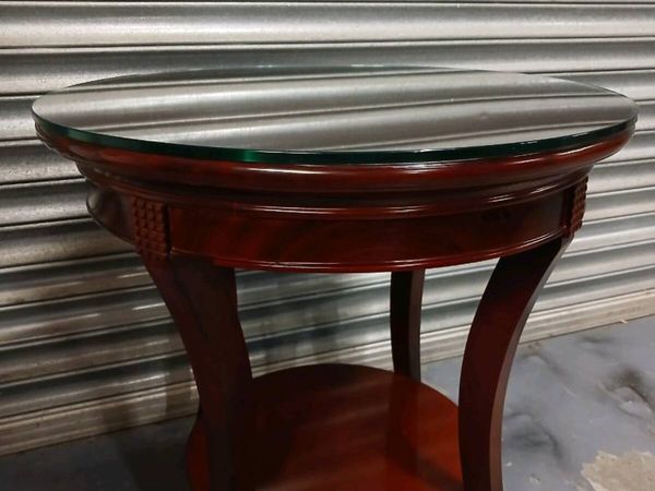 Round side table with glass top - Main image