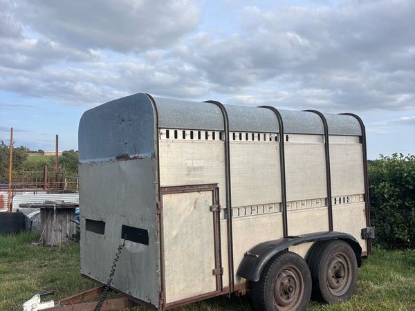 10x5 livestock trailer - Main image
