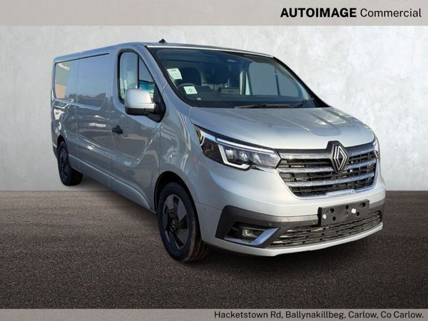 Renault Trafic LWB ES AUTO SILVER OPTIONS - Main image