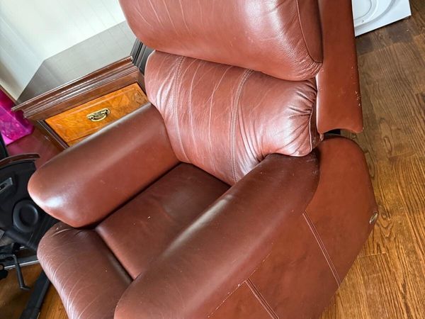Furniture free to collect. - Main image