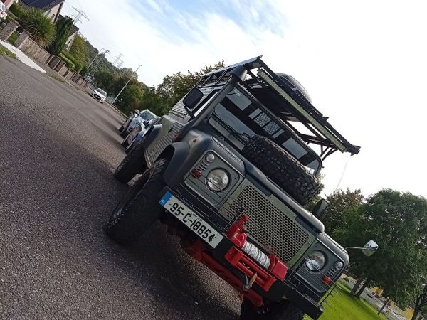Defender 110 300TDI - Main image
