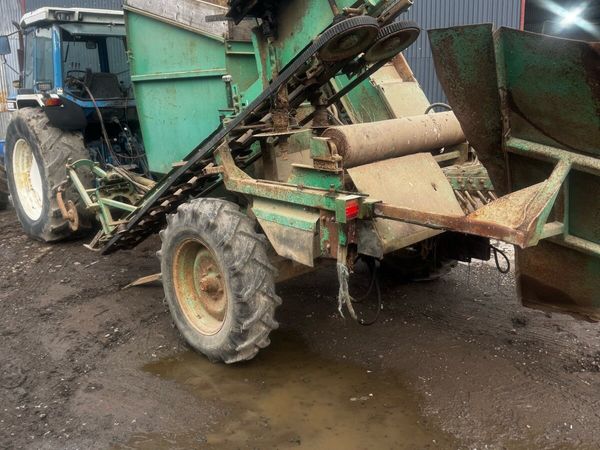 Beet harvester - Main image