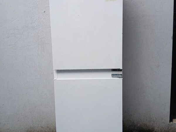 1 INTEGRETED FRIDGE AND FREEZER - Main image