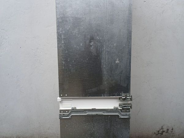 EX DISPLAY BRAND NEW INTEGRETE  RIDGE AND FREEZER - Main image