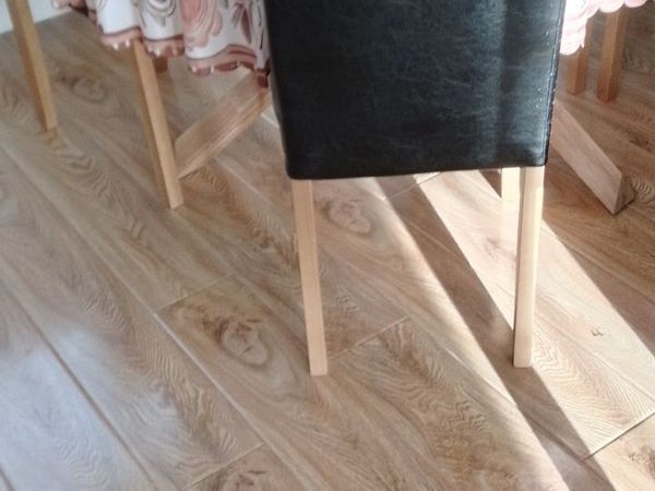 6  living room chairs for free must be picked up . - Main image