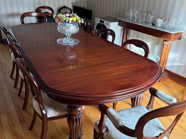 Dining room table - Main image