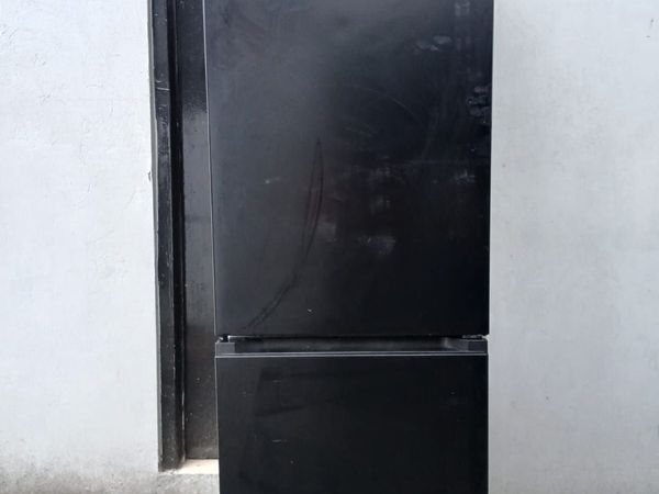 4 FRIDGE AND FREEZER - Main image