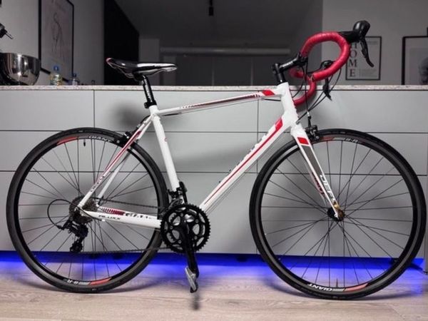 GIANT Defy Road Bike - Main image