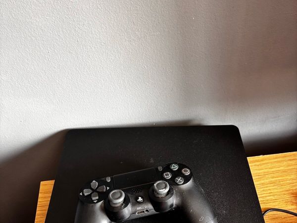 PS4 slim - Main image