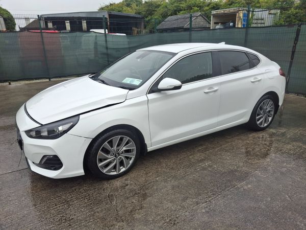 201 Hyundai 130 Fastback - Main image