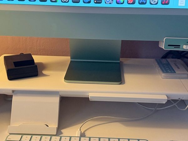 Apple iMac 24’ - Main image