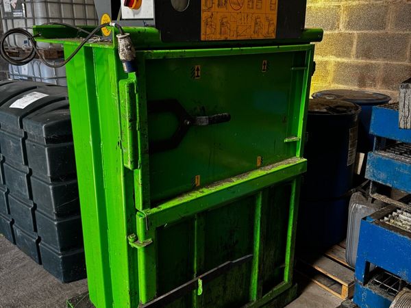 Cardboard Bailer - Main image
