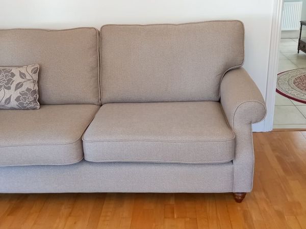 Like new Couch and two chairs - Main image