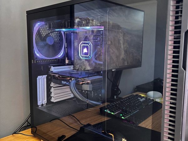 Full gaming PC setup - Main image