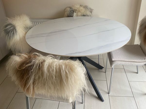 Marble table - Main image