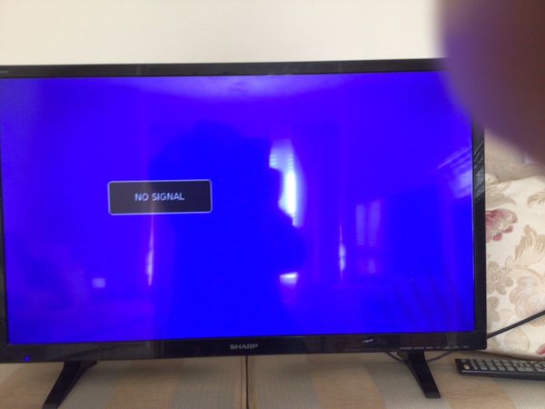 Sharp  32in television  like new with remote - Main image