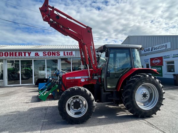 MF 4255 and Loader - Main image