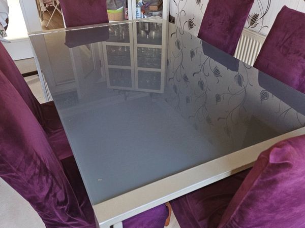 Dining table and  6 chairs - Main image
