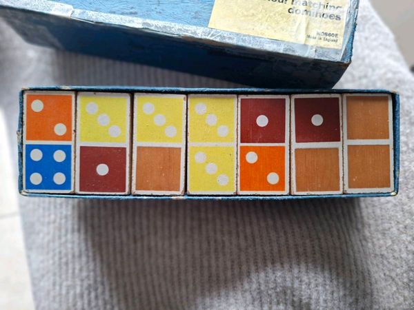 Vintage 1970's Domino's Set made in England - Main image