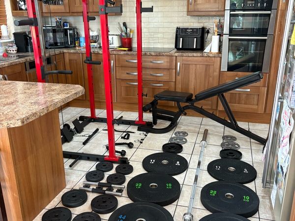 BEAUTIFUL GYM WEIGHTLIFTING COMPLETE GYM SET!! - Main image